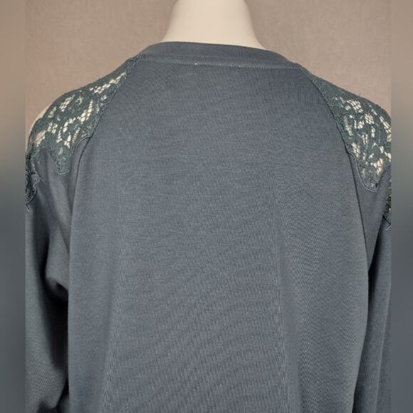 Lush Cold Shoulder Lace Detail Crewneck Sweater Size Small - Picture 11 of 15